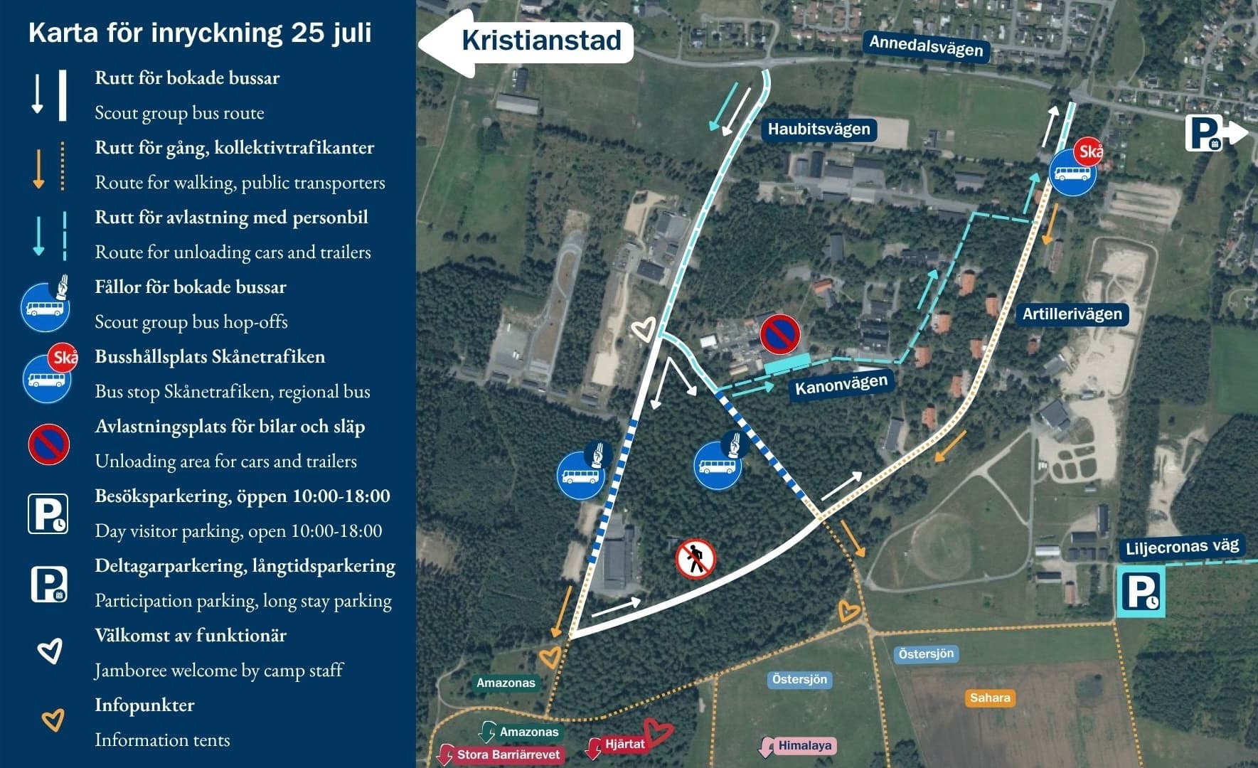 Karta som visar incheckningsvägar och parkeringsområden den 25 juli i Kristianstad, med olika färgade linjer och symboler för bokade bussar, gångvägar, avlastningsplatser och parkeringsområden, samt vägnamn som Haubitsvägen, Kanonvägen och Artillerivägen markerade. Text till vänster förklarar symboler, till exempel "Rutt för bokade bussar", "Besöksparkering, öppen 10:00-18:00" och "Välkomst av funktionär".